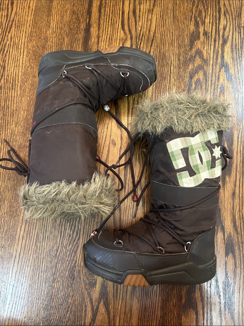 Vintage Y2K DC Moonboots